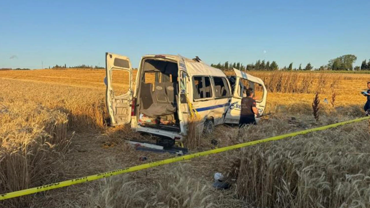 Silivri'de yolcu minibüsü devrildi: 2 ölü, 10 yaralı