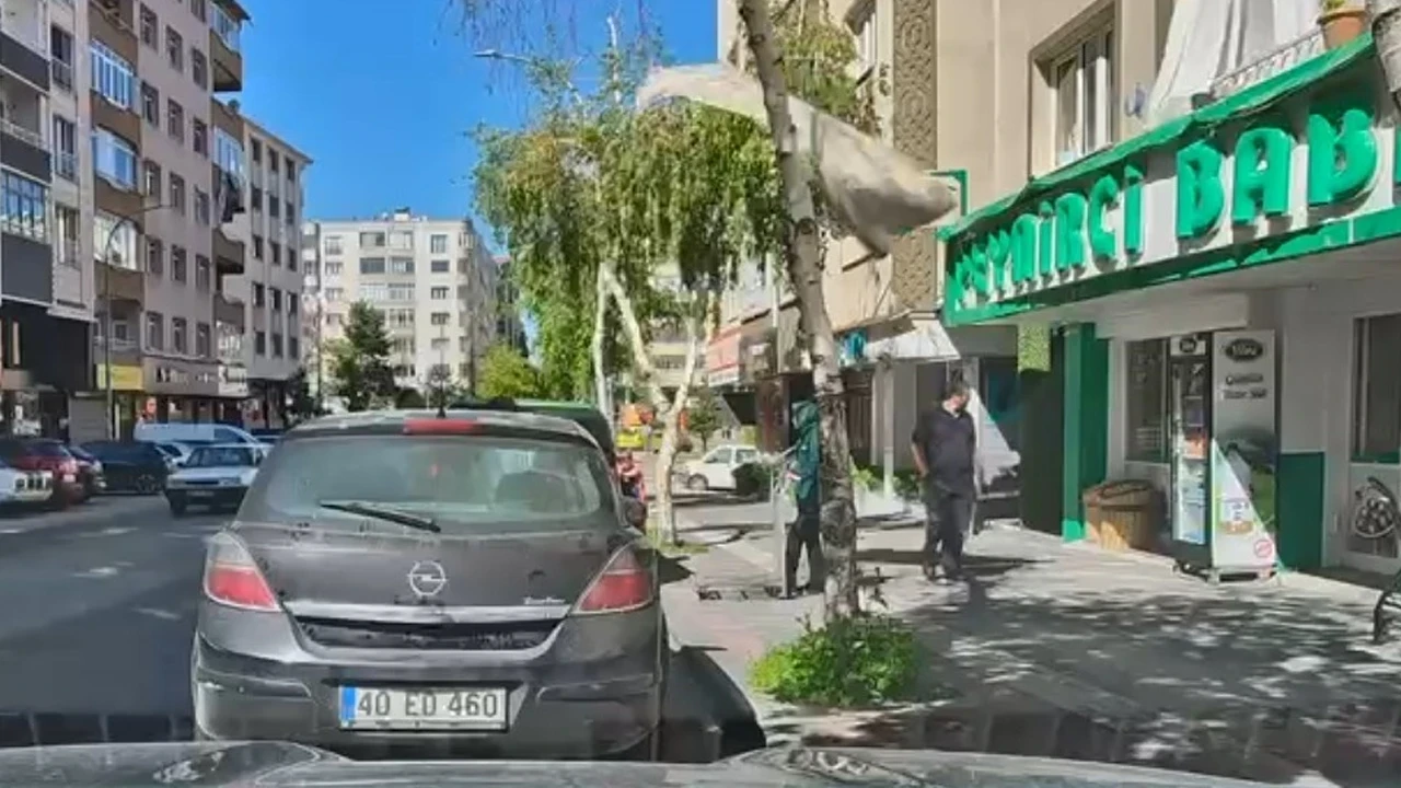 Erzurum'da 7. kattan düşen halı mağaza çalışanının başına çarptı