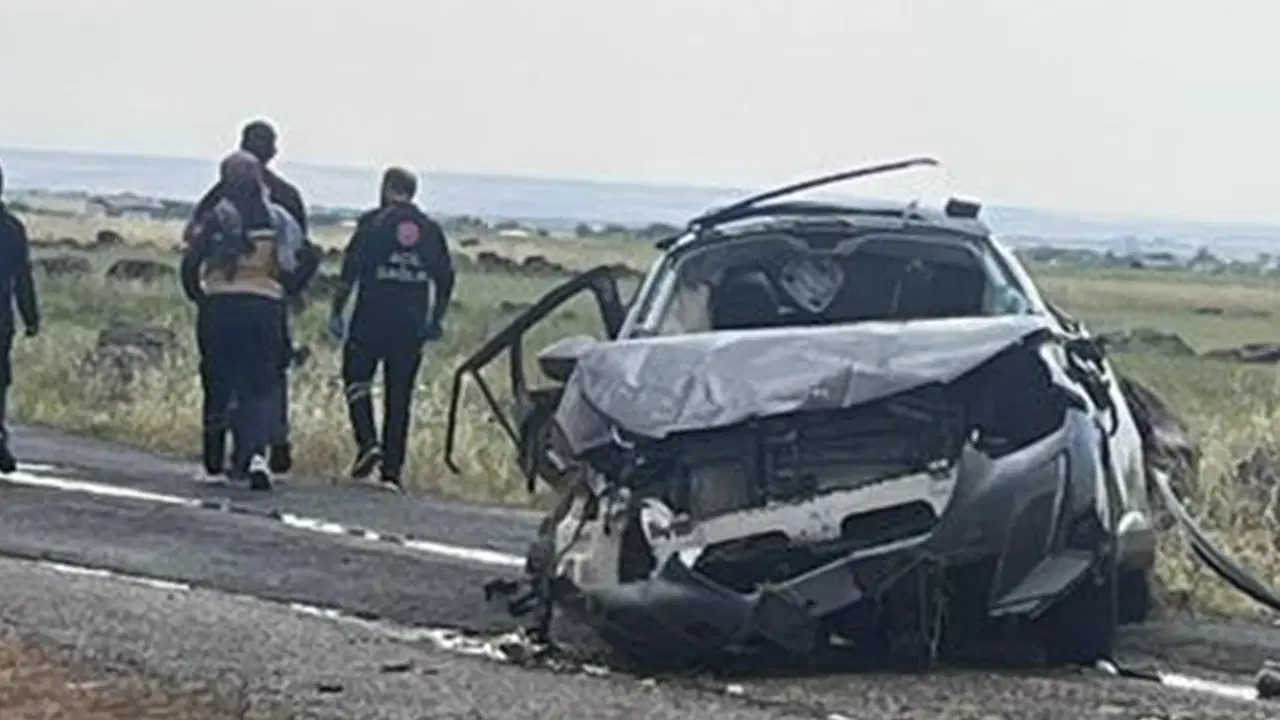 Diyarbakır'da nişan dönüşü kaza: 3 ağır yaralı