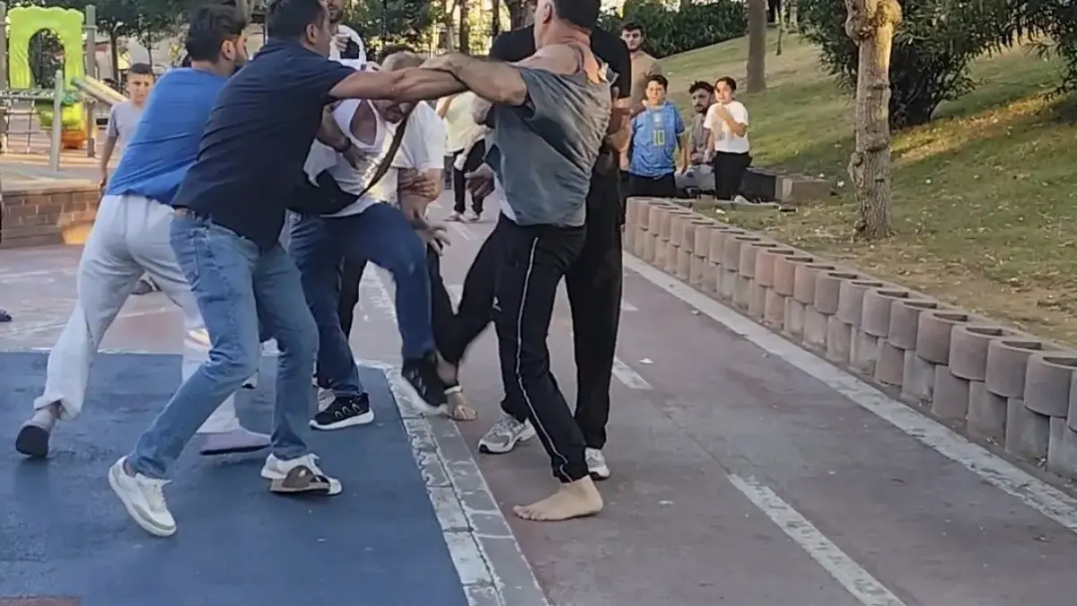 Ring değil çocuk parkı! Kadınlar tartıştı, erkekler kavgaya tutuştu