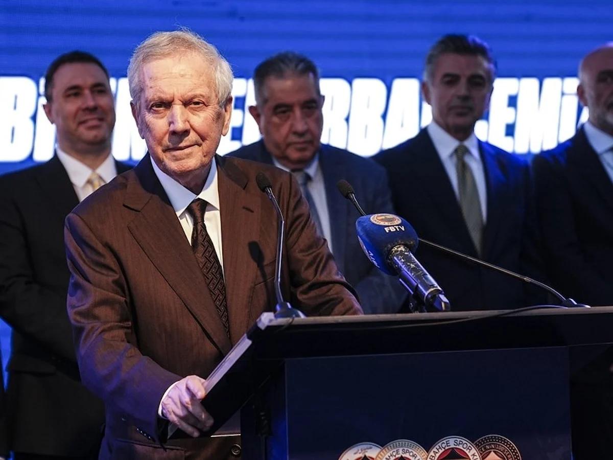 Aziz Yıldırım: Fenerbahçe'nin büyüklüğünü dosta düşmana yeniden hatırlatacağız