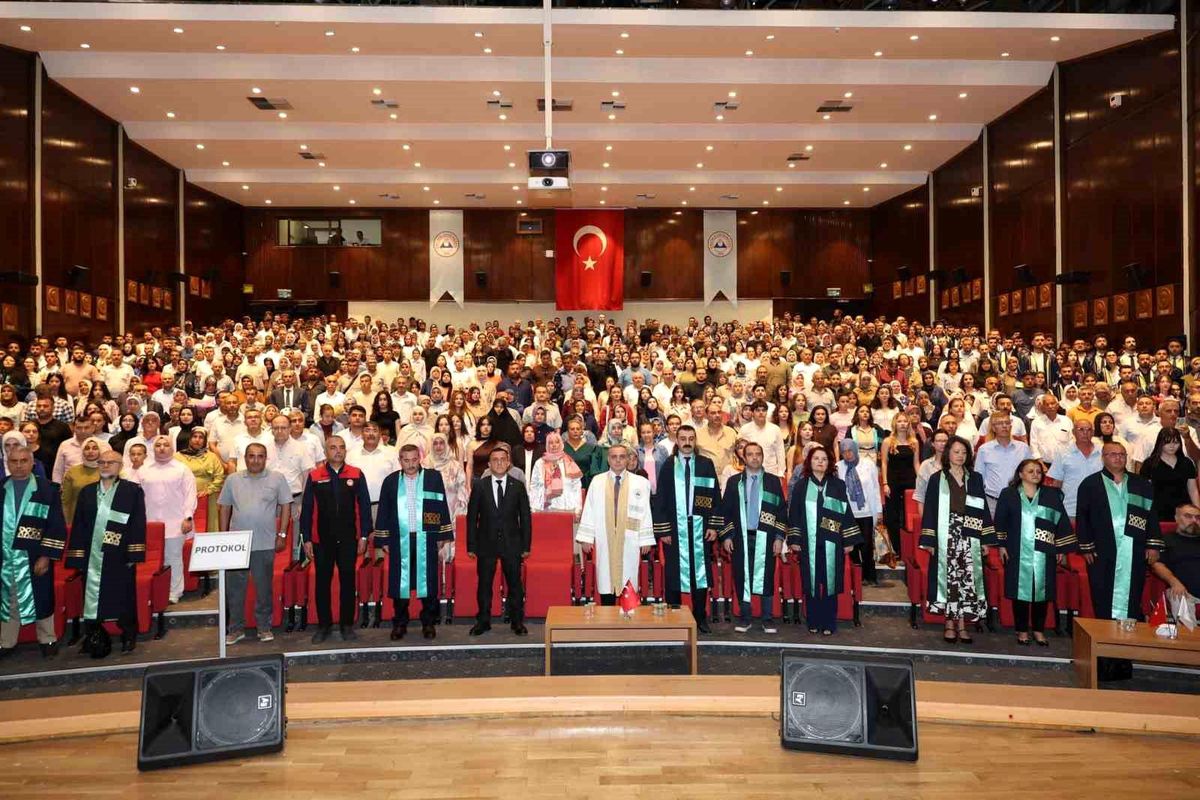ERÜ Ziraat Fakültesi'nde 15. dönem mezuniyet sevinci