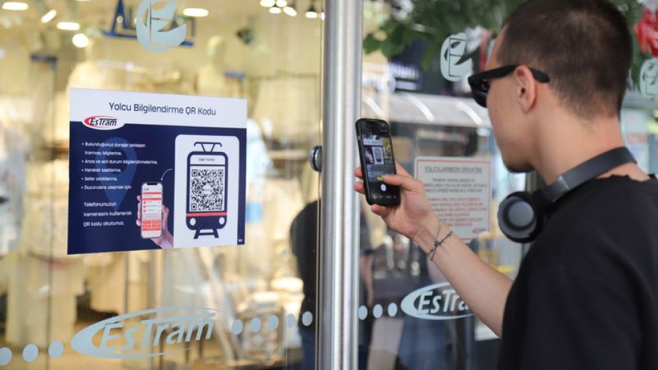 Eskişehir'de tramvay duraklarında QR kod dönemi başladı