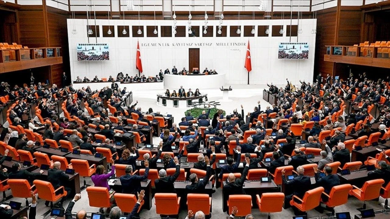 Meclis'te yoğun mesai: İçki firmalarına etkinlik yasağı masada