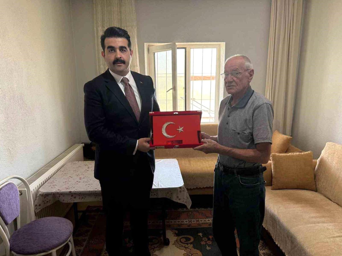 Tomarza’da şehit babalarına Babalar Günü ziyareti