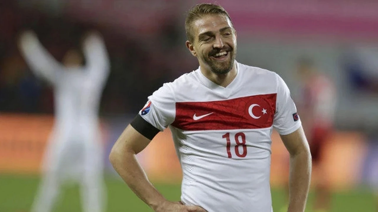 Sansasyonel kariyer sona erdi! Caner Erkin futbolu bıraktığını açıkladı