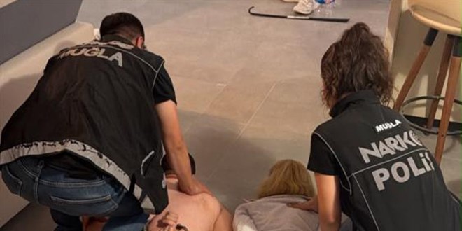 Kırmızı bültenle aranan uyuşturucu taciri kıskıvrak yakalandı
