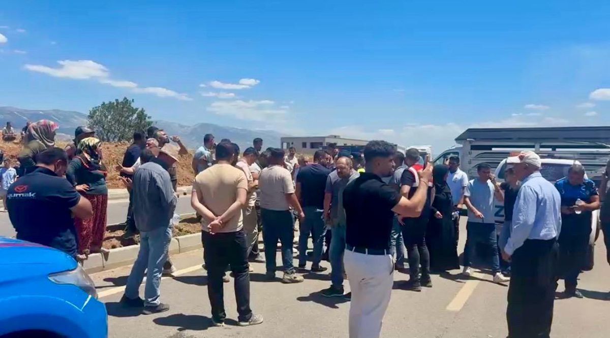 Kahramanmaraş'ta kaçak yapı tepkisi: Batı Köyleri yolu ulaşıma kapatıldı
