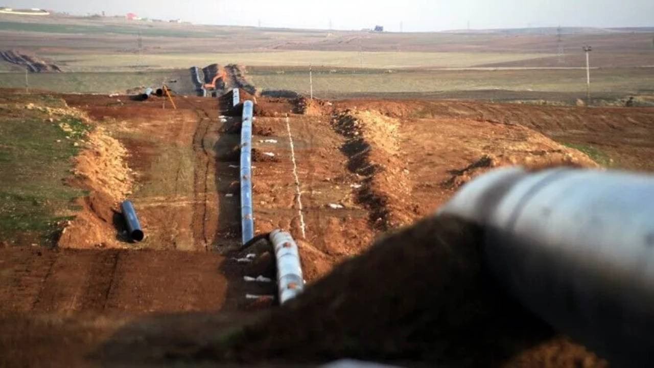 Başrolde Tom Barrack var: Çin ve İran'a karşı 74 yıllık hat yeniden ayağa kaldırılıyor