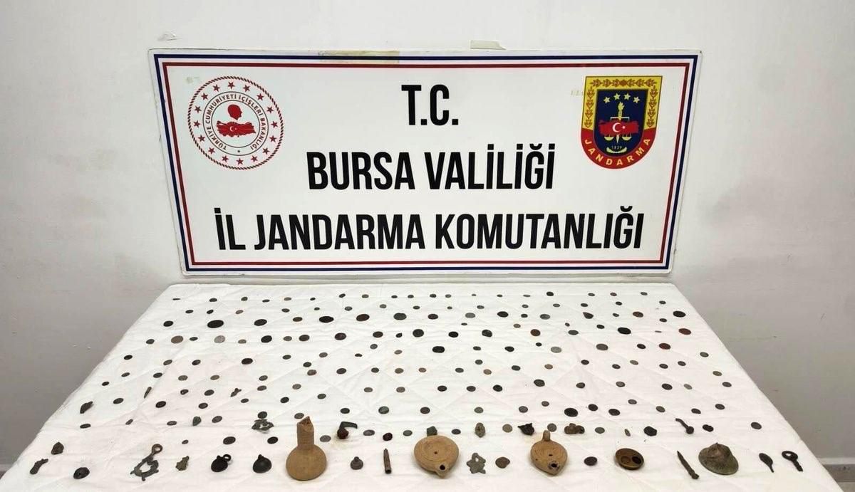 Tarihi eser kaçakçılarına operasyon: Roma ve Bizans dönemine ait 202 parça ele geçirildi