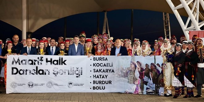 200 öğretmen 'Maarif Halk Dansları Şenliği' için sahneye çıktı