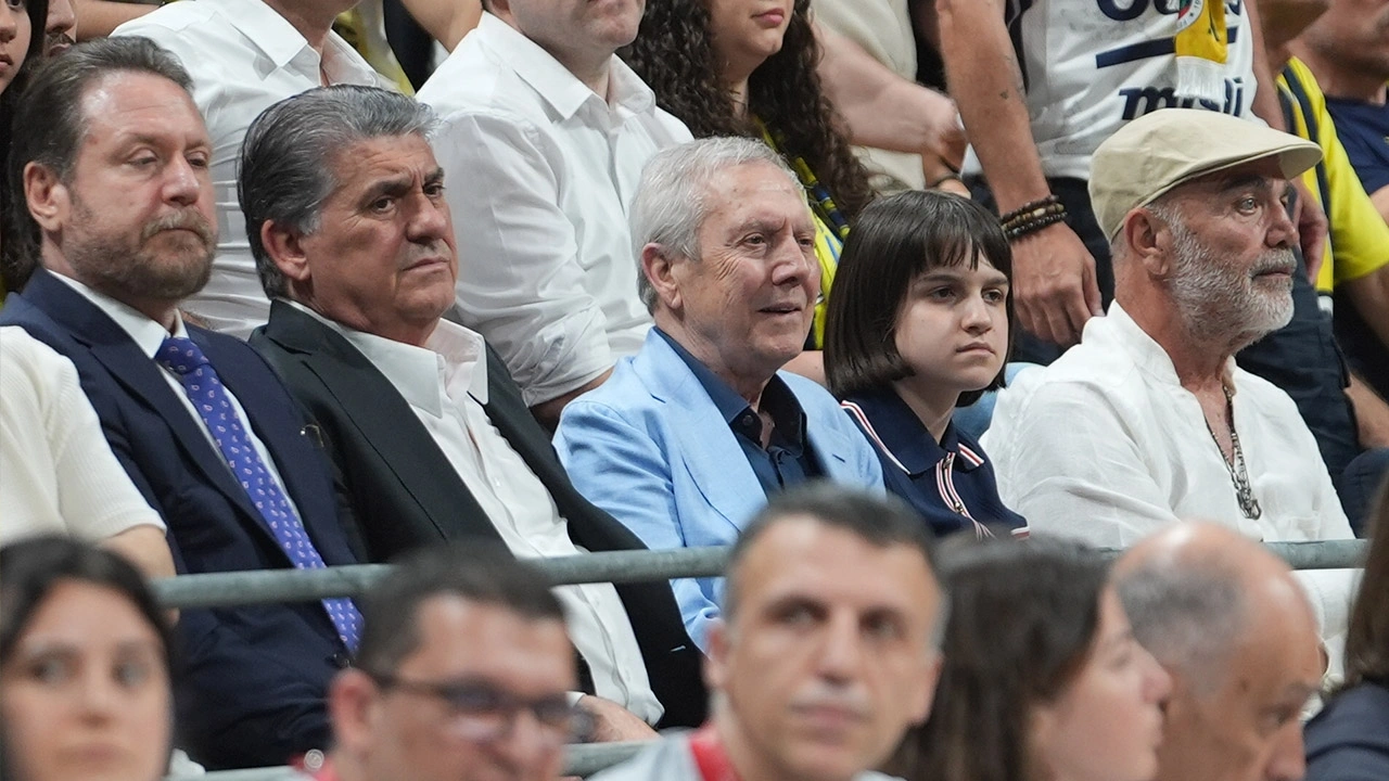 Aziz Yıldırım Serdal Adalı'yla beraber izledi: Yeni dönemin ilk galibiyeti geldi