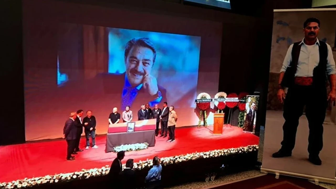 Yeşilçam'ın 'Tatar Ramazan'ı Kadir İnanır'a Veda: Sevenleri Törene Akın Etti