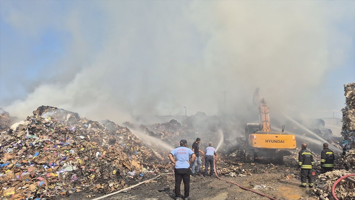 Gaziantep'te kağıt fabrikasında çıkan yangın söndürüldü