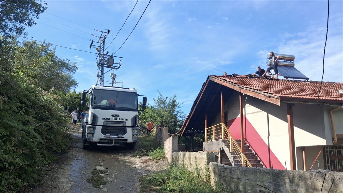 Ayancık'ta bir evde çıkan yangın söndürüldü
