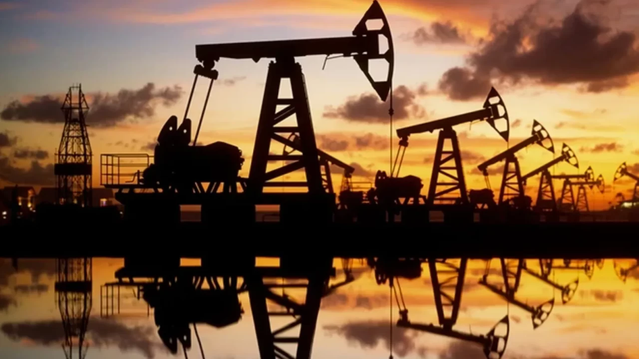 Petrol fiyatlarında 'İran anlaşması' etkisi: Brent petrol 90 doların altına geriledi