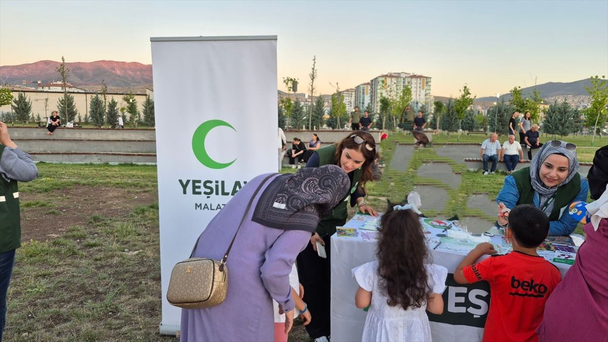 Malatya'da Yeşilay gönüllüleri çeşitli etkinliklere katıldı