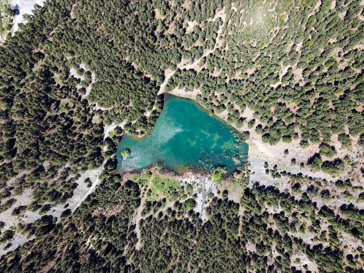 Eriyen karların hayat verdiği Zagos Gölü, doğaseveleri büyülüyor