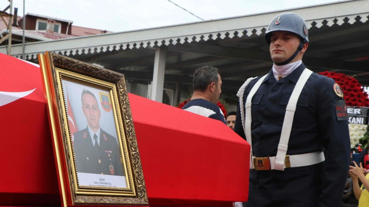 Şehit Jandarma Uzman Çavuş Mehmet Demirbaş'a veda! Cenazedeki o detay yürek dağladı