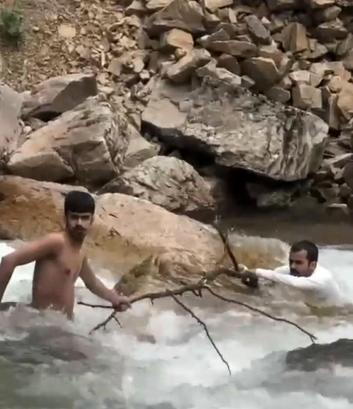 Uzungöl'de Haldizen Deresi'nde can pazarı