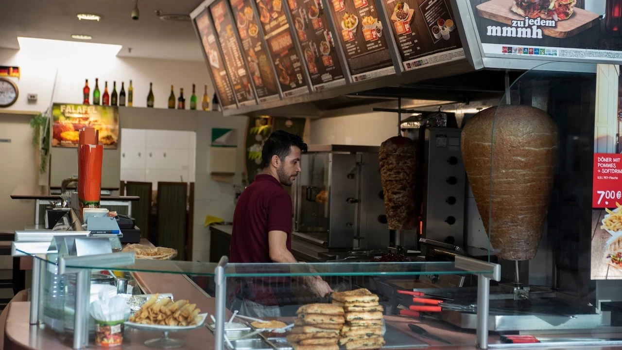 Döner krizi büyüyor: İçinde kuzu eti hariç her şey varmış