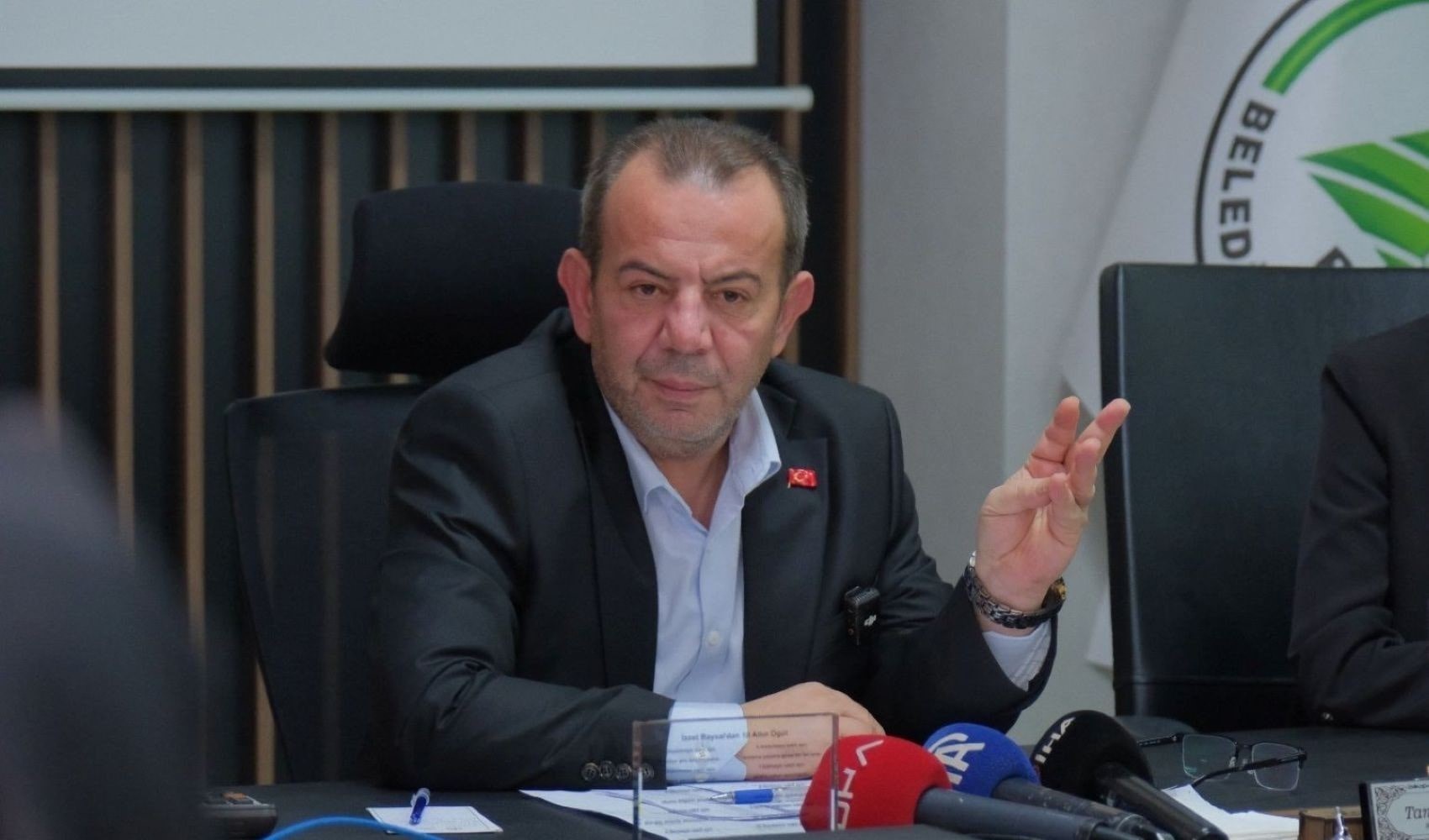 Tanju Özcan, disipline sevk edilmesi sonrası CHP'den istifa ettiğini duyurdu: Cunta işgali bitinceye kadar