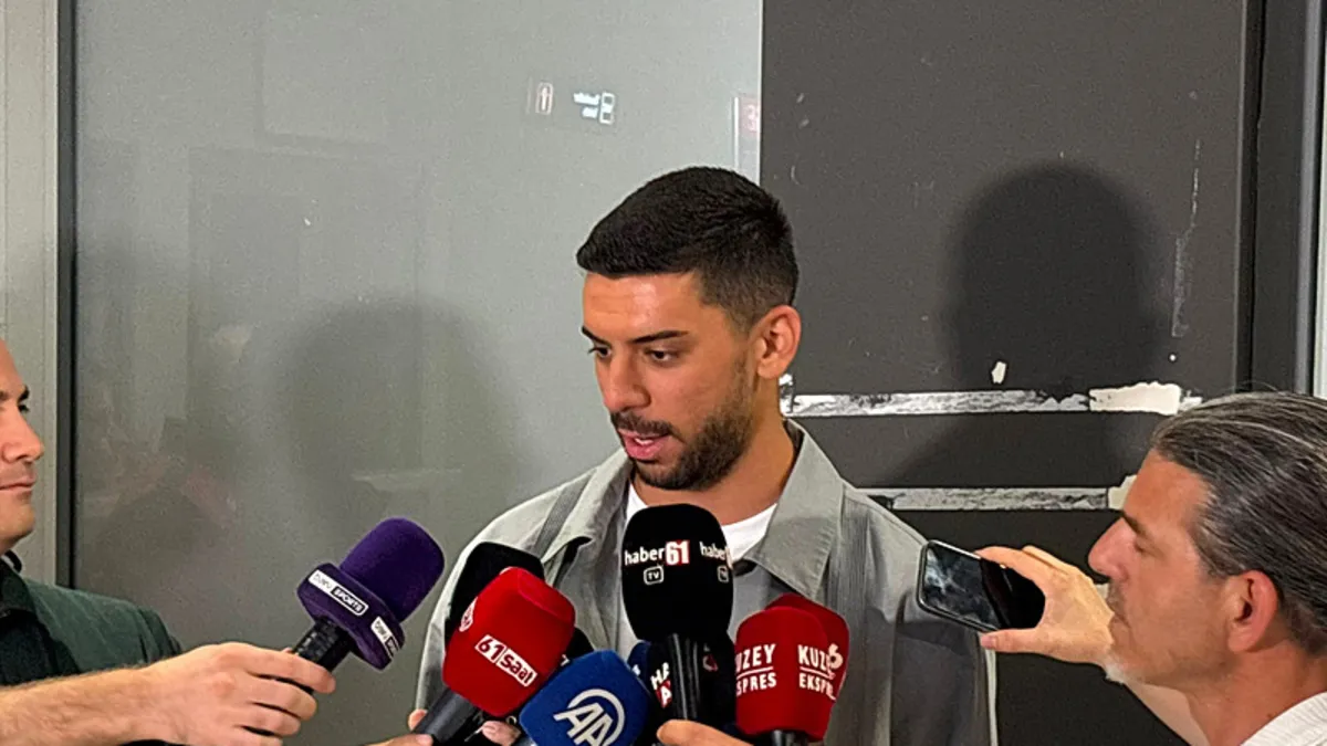 Trabzonspor'un yeni transferi Cenk Özkaçar: Böylesine bir futbol kültürünün parçası olmak gurur verici