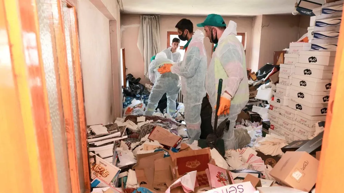 Bursa'da akılalmaz olay! Bir evden neredeyse 20 ton çöp çıkarıldı