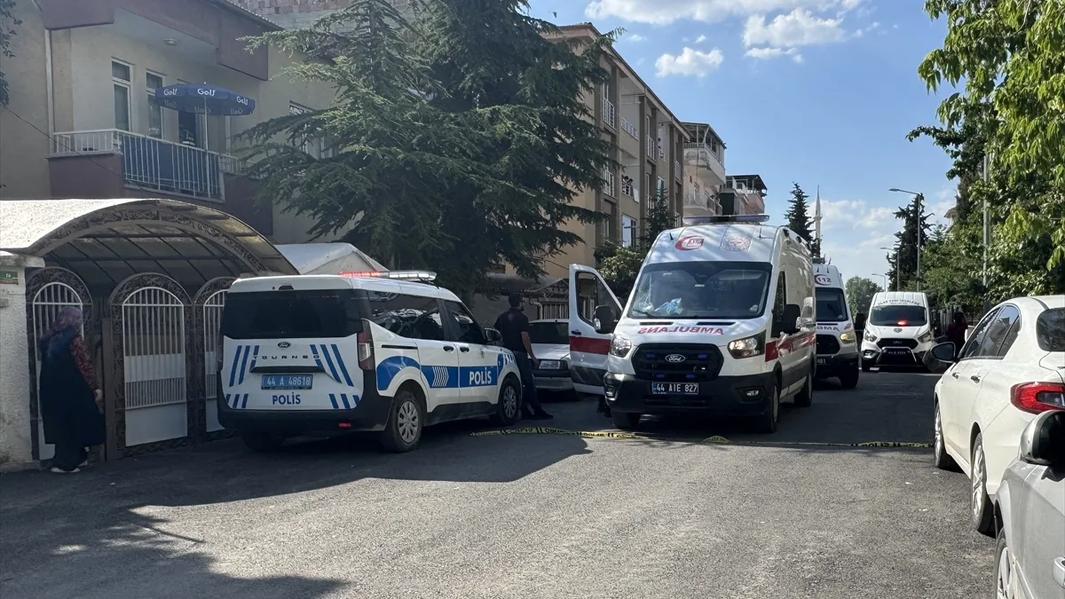 Aile içi kavgada dehşet! Baba kurşun yağdırdı: Eşi ve iki kızı yaşam savaşı veriyor