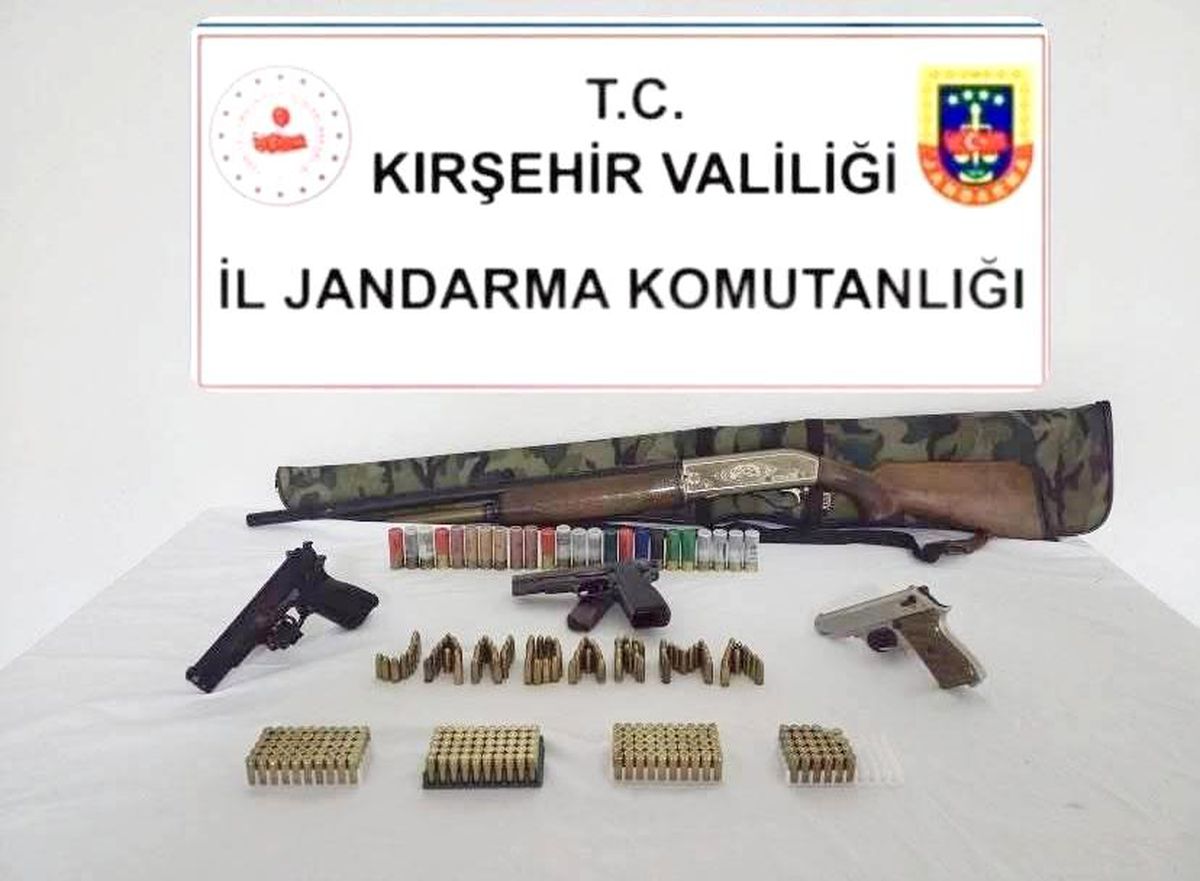 Kırşehir'de ruhsatsız silah operasyonu: 4 silah ele geçirildi
