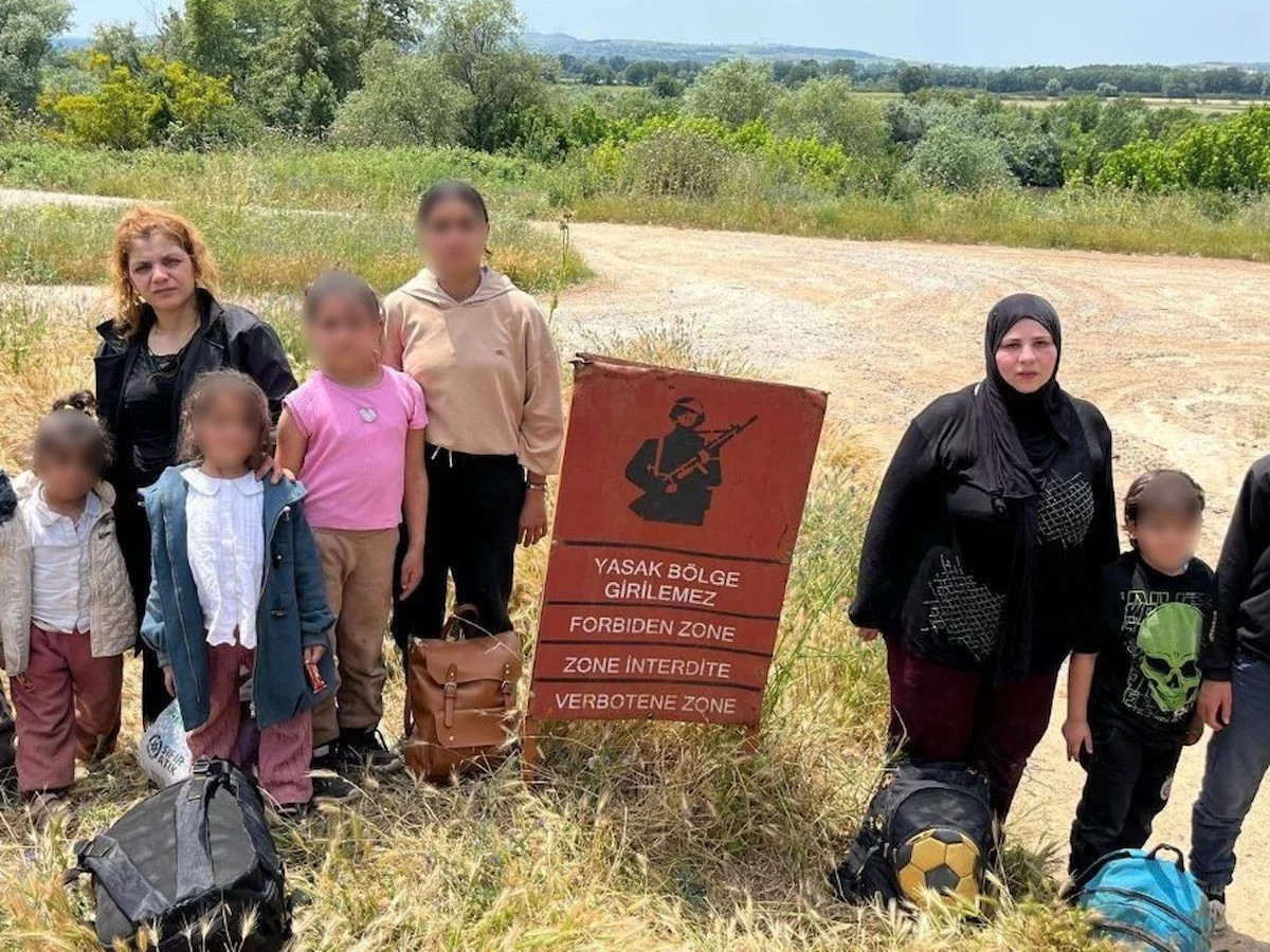 Edirne'de yurt dışına kaçmak isteyen 32 göçmen sınır hattında yakalandı