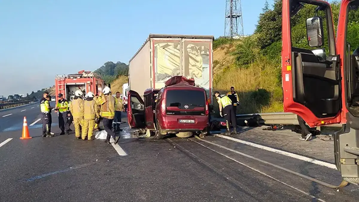 İstanbul'da feci kaza: 1'i bebek 3 kişi hayatını kaybetti