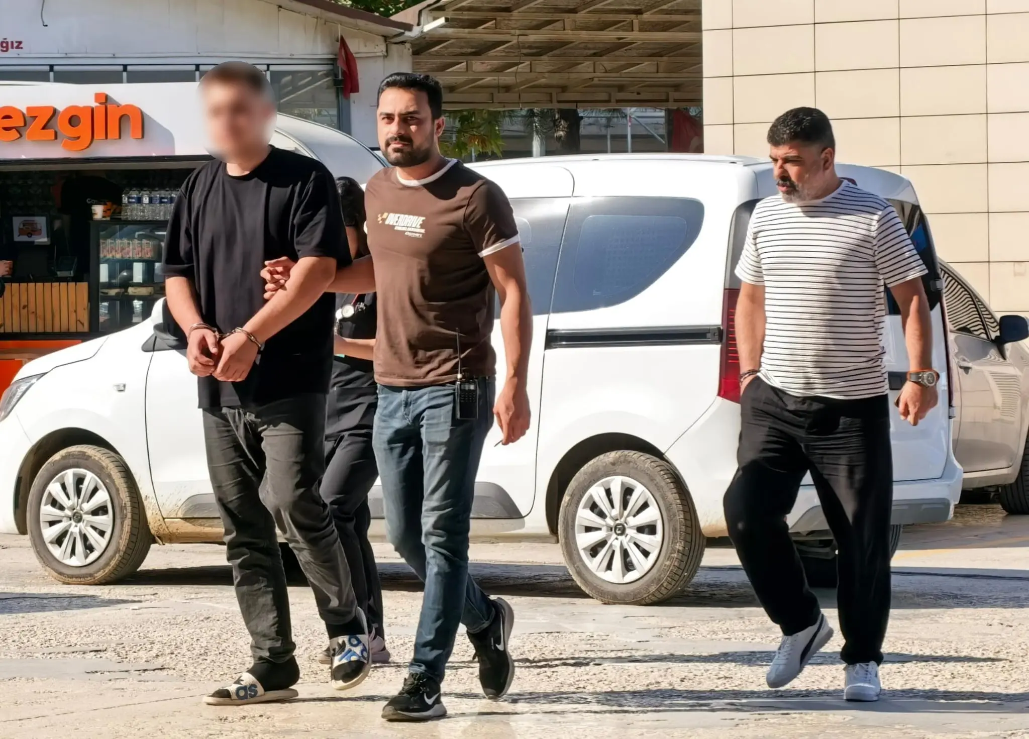 Bursa'da pes dedirten yöntem: Bıçakla tehdit edip borcunu ödetti