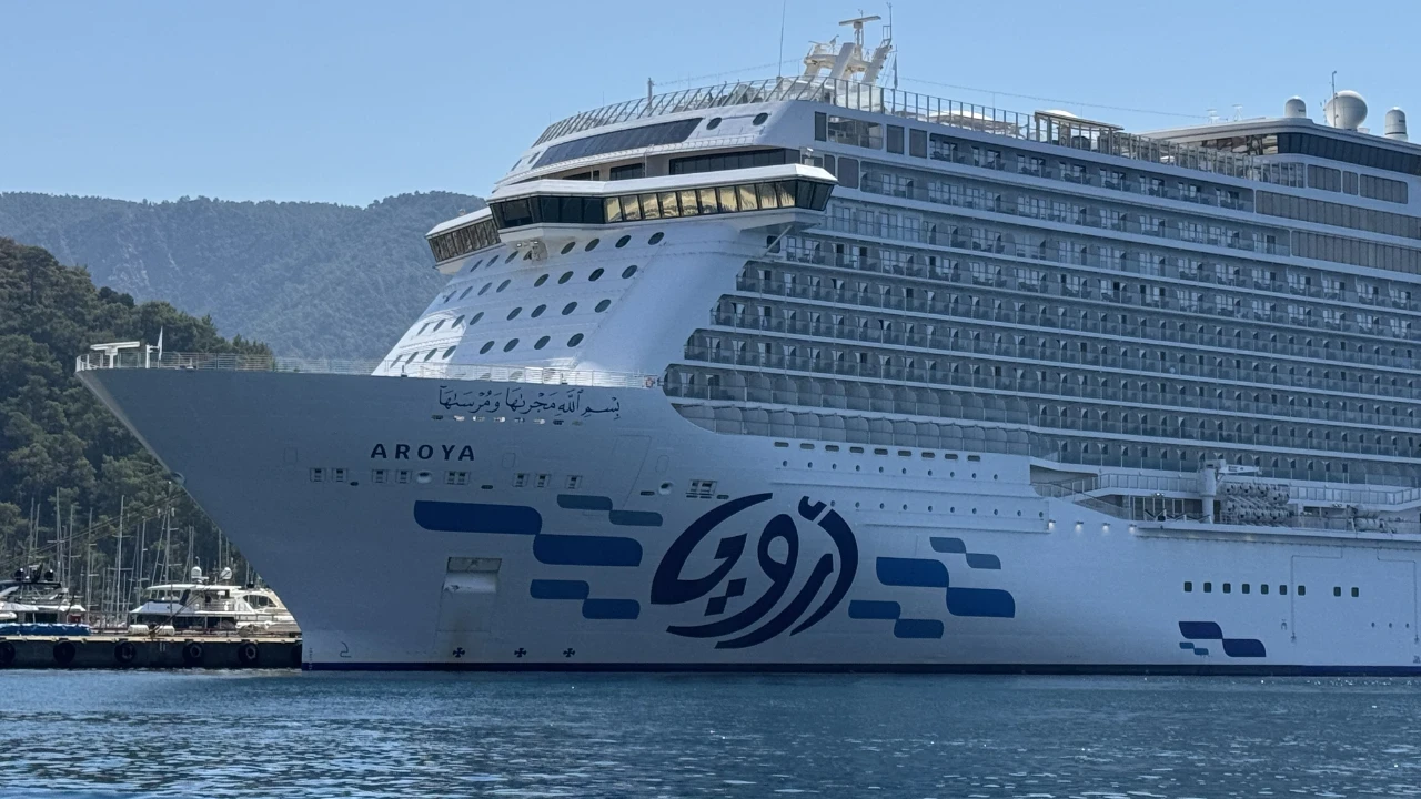 Marmaris’te Aroya kruvaziyeri turizmi hareketlendi