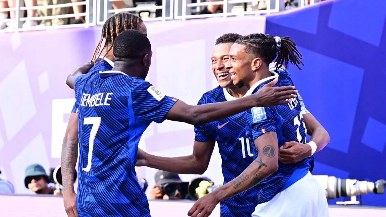 Fransa fırtına gibi esti! Mbappe rekor kırdı, İsveç'i dağıttı