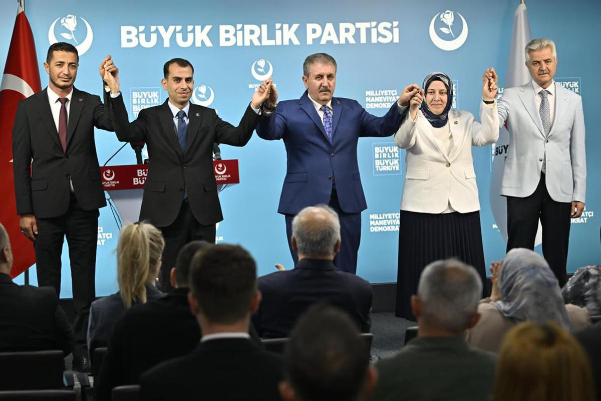 Anahtar Parti’de istifa depremi! Üst düzey kurmaylar Büyük Birlik Partisi’ne geçti