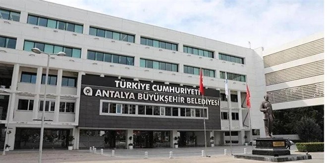 Antalya Büyükşehir Belediyesine yolsuzluk soruşturmasında 5 kişi tutuklandı