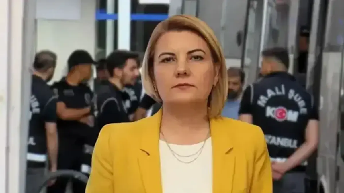 İzmit Belediye Başkanı Fatma Kaplan Hürriyet görevden uzaklaştırıldı