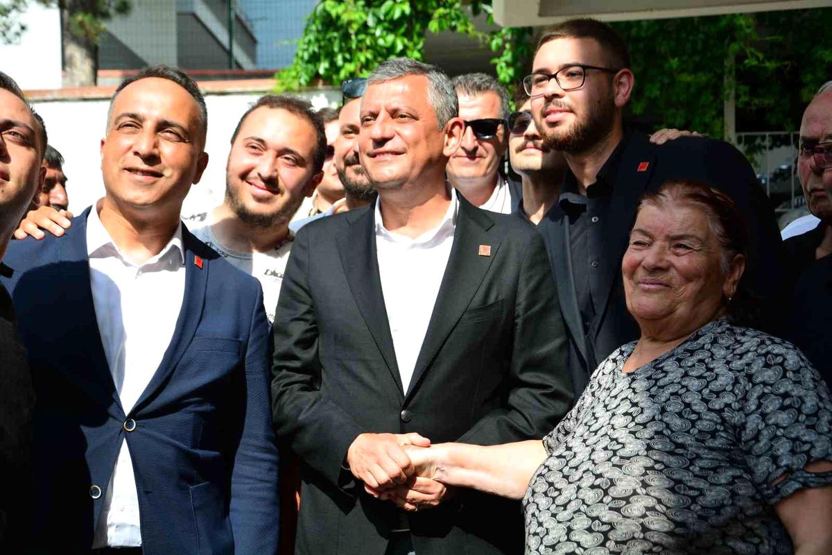 Özgür Özel'den eski milletvekili Köse'ye başsağlığı ziyareti