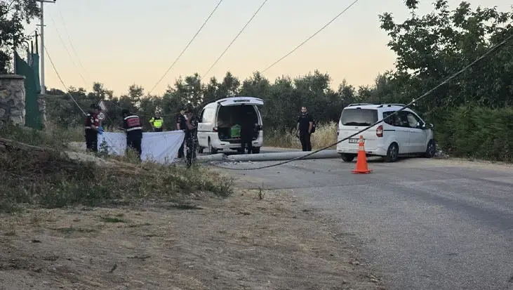 Yardım etmek isterken canından oldu! Kaza yapan sürücüye yardıma giden genç elektrik akımına kapıldı
