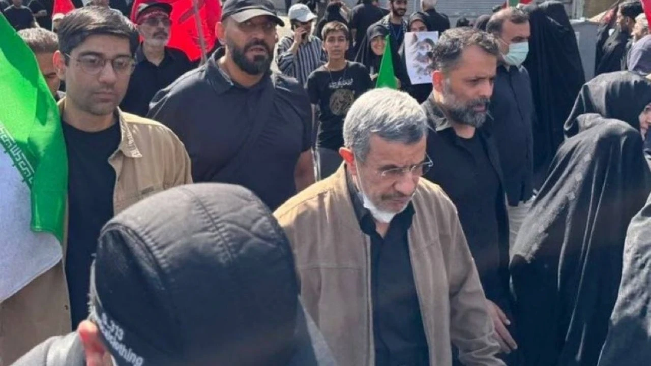 Ahmedinejad, Hamaney'in cenazesinde: Savaş sonrası ilk kez görüldü