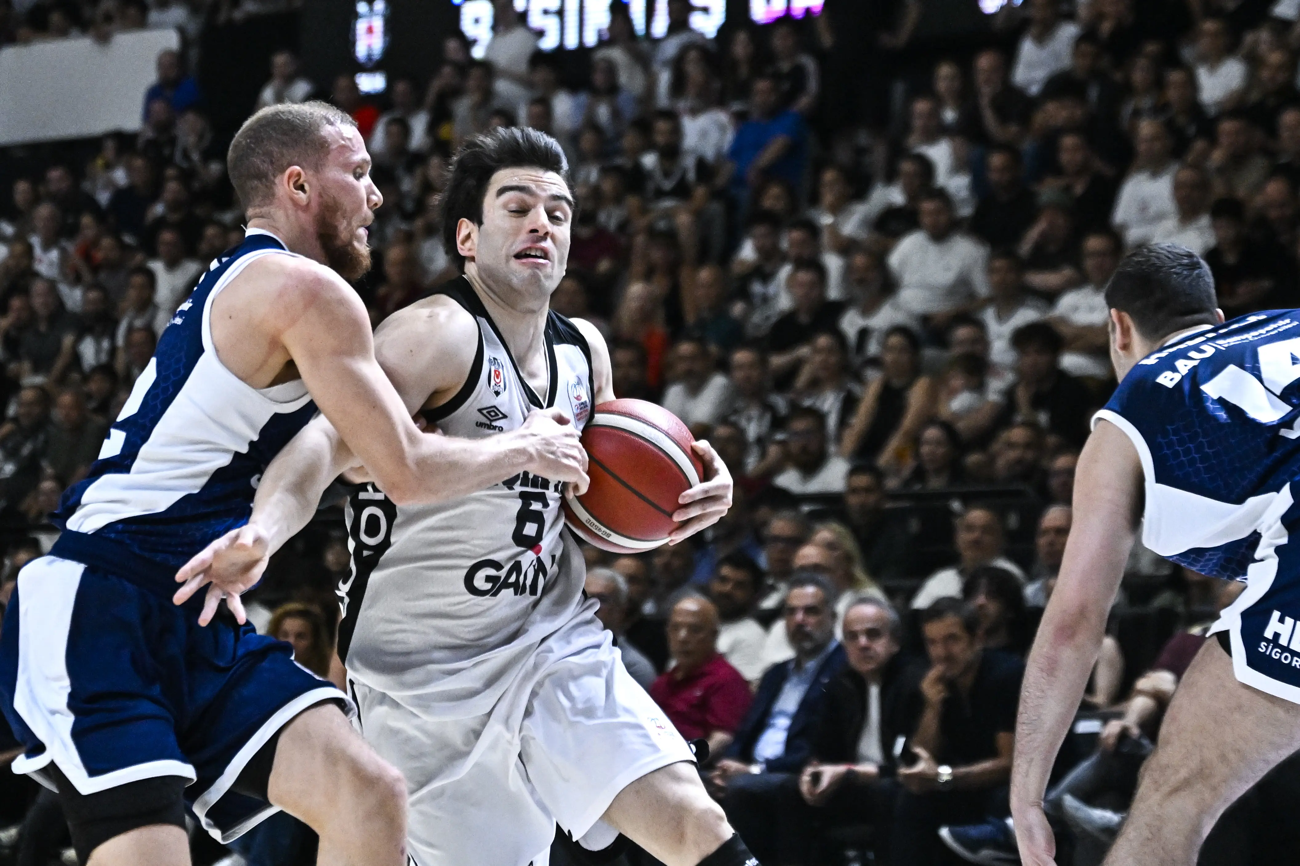 Beşiktaş GAİN sahasında Bahçeşehir Koleji'ni konuk edecek