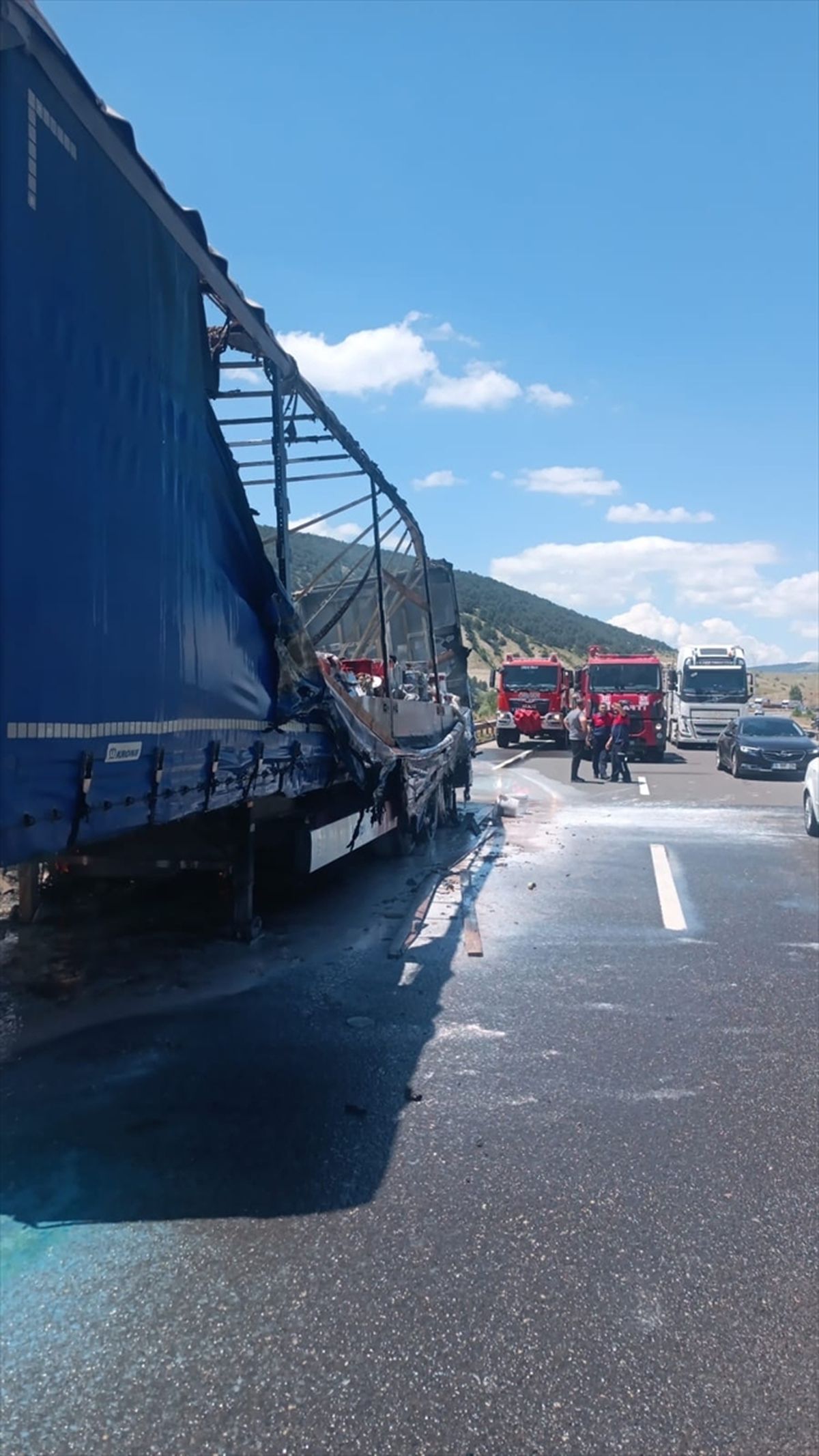 Çankırı'da boya yüklü tırda çıkan yangın söndürüldü