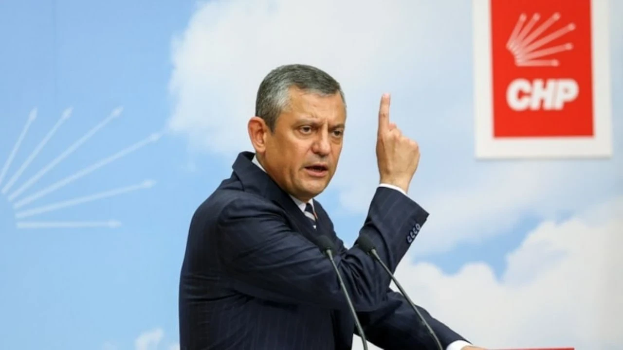 Özgür Özel'den yeni parti açıklaması: Birinici planımız burada kalmak