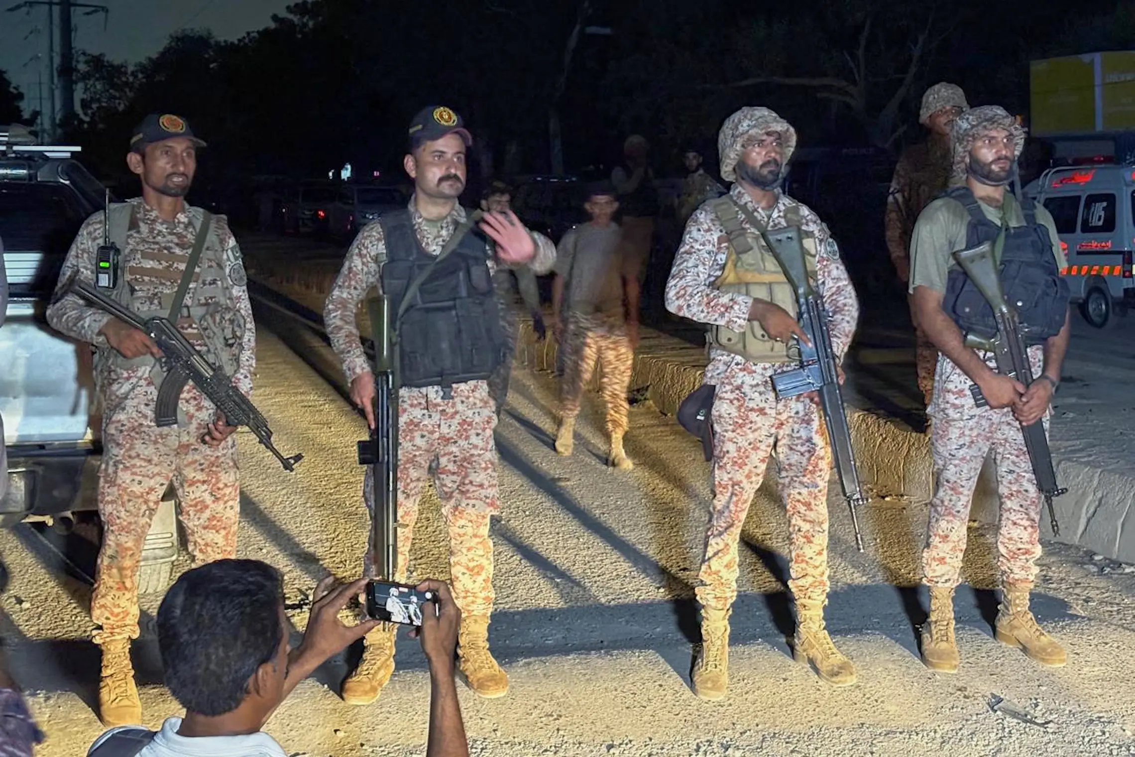 Pakistan'da terör operasyonu: Onlarca militan öldürüldü