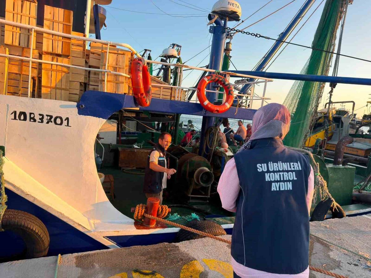 Didim'de uluslararası sulardaki trol tekneleri denetlendi