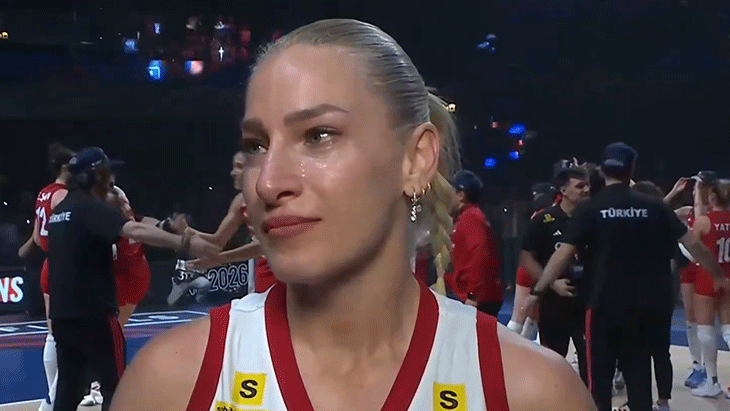 Gizem Örge şampiyonluk sonrası göz yaşlarını tutamadı!