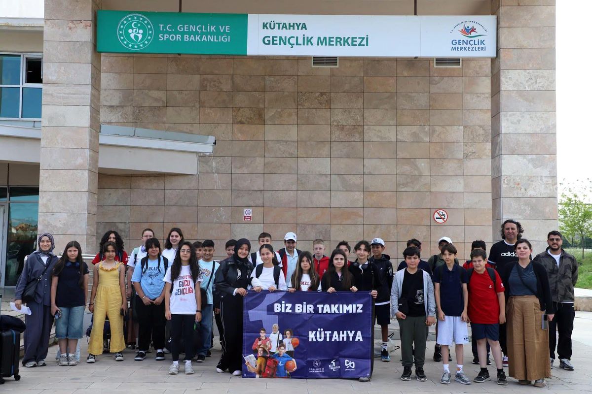 Kütahyalı gençler "Biz Bir Takımız" projesi kapsamında Kırklareli'ne uğurlandı