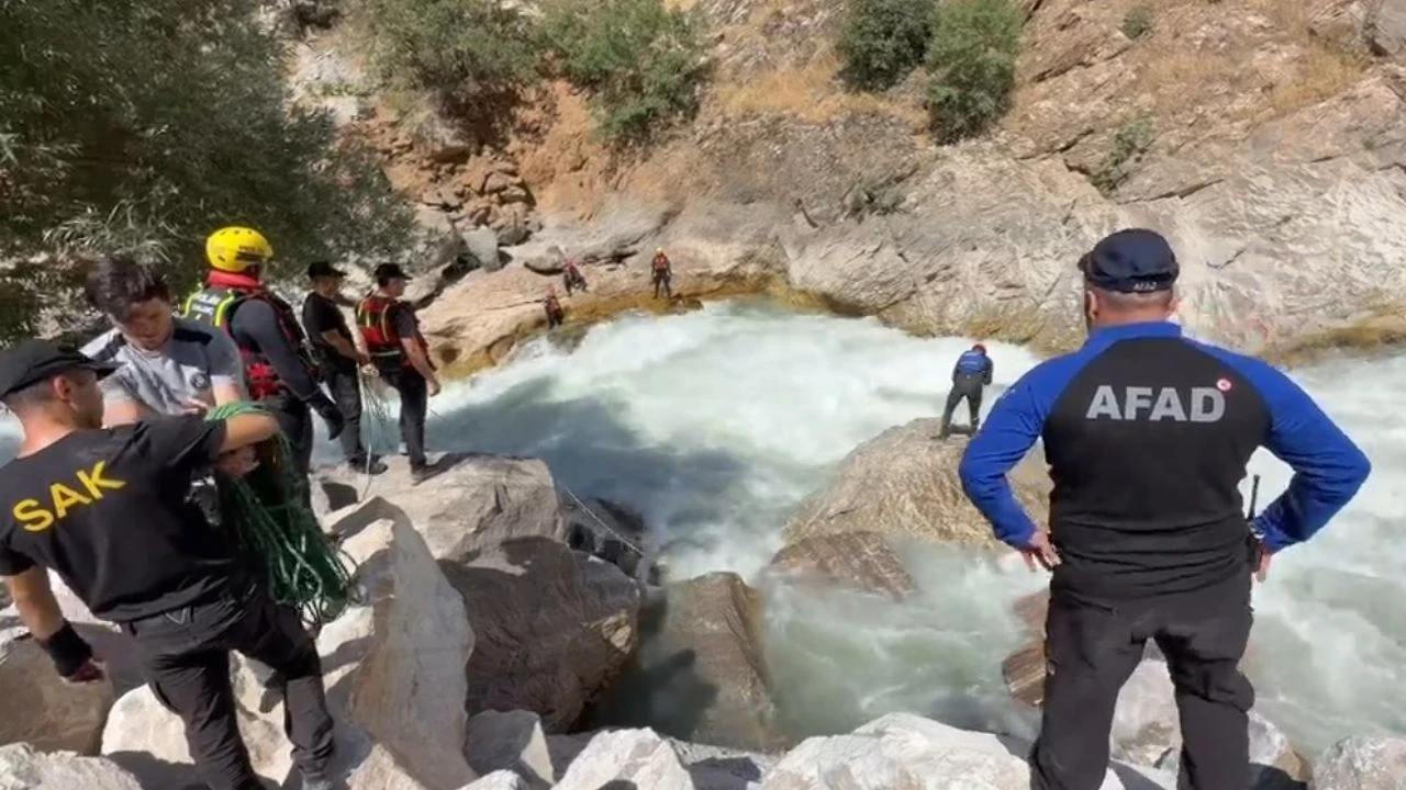 Çayda kaybolan genci arama çalışmaları 3’üncü gününde