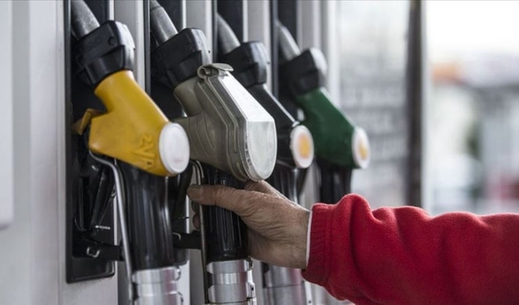 Petrol 87 dolara geriledi: Motorinde indirim bekleniyor